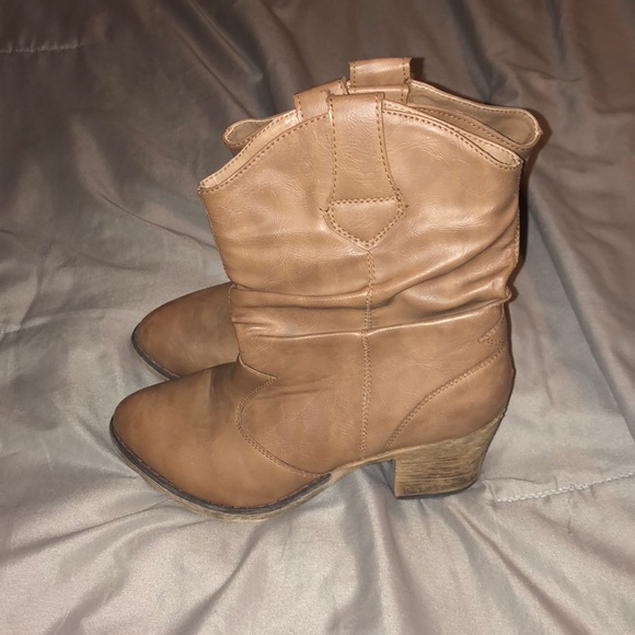 Boots - Picture 2 of 4